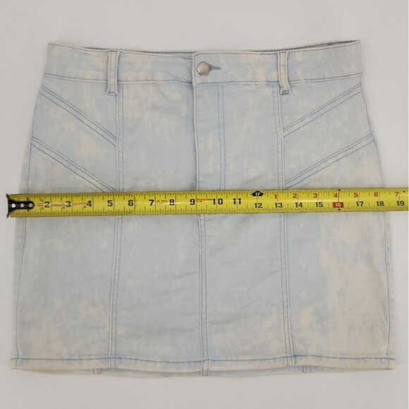 Forever 21 Acid Wash Bleached Denim Jean Mini Skirt Size Large Womens Light Blue - Picture 8 of 8
